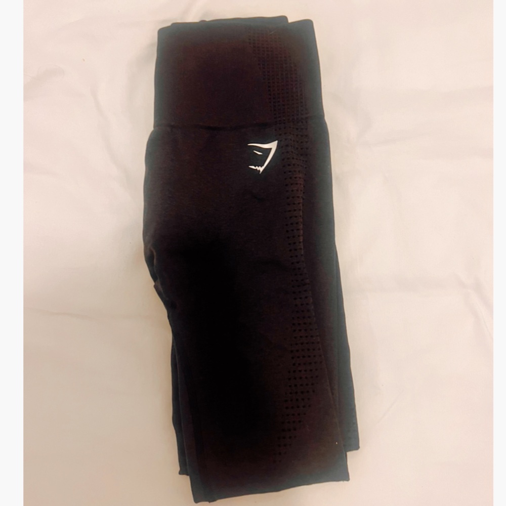 BLACK GYMSHARK LEGGINGS